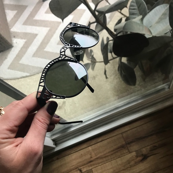 Retro Sunglasses - Picture 4 of 4